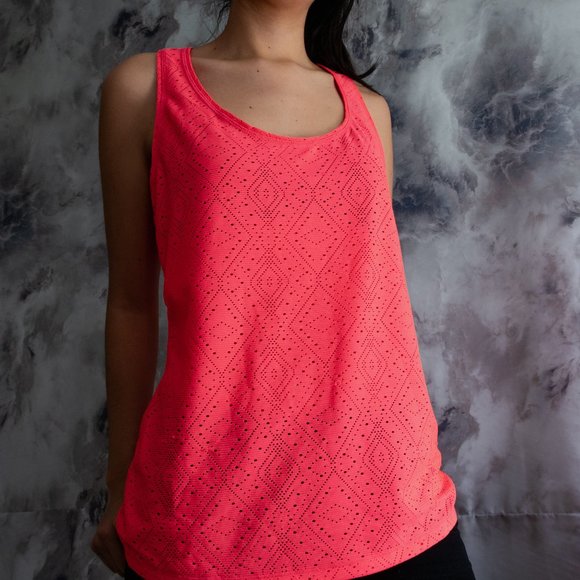 🌺FREE w/BUNDLES🌺Neon pink tank top - Picture 1 of 3